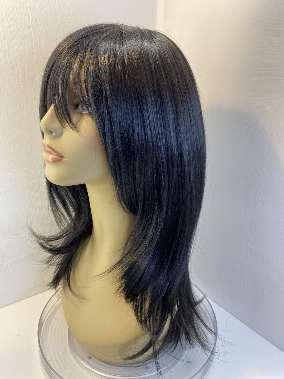 New stunning long black wig. Blls415