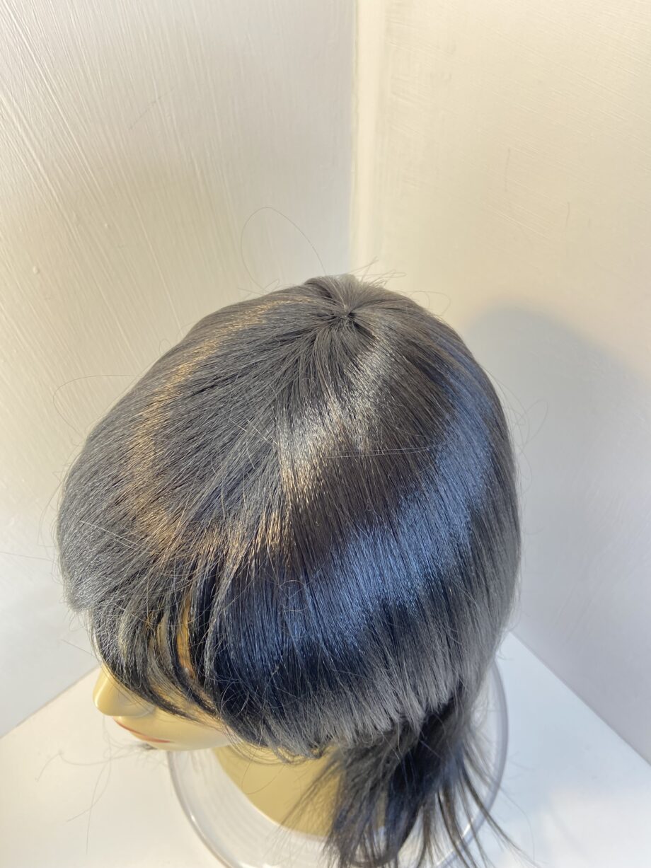 New stunning long black wig. Blls415