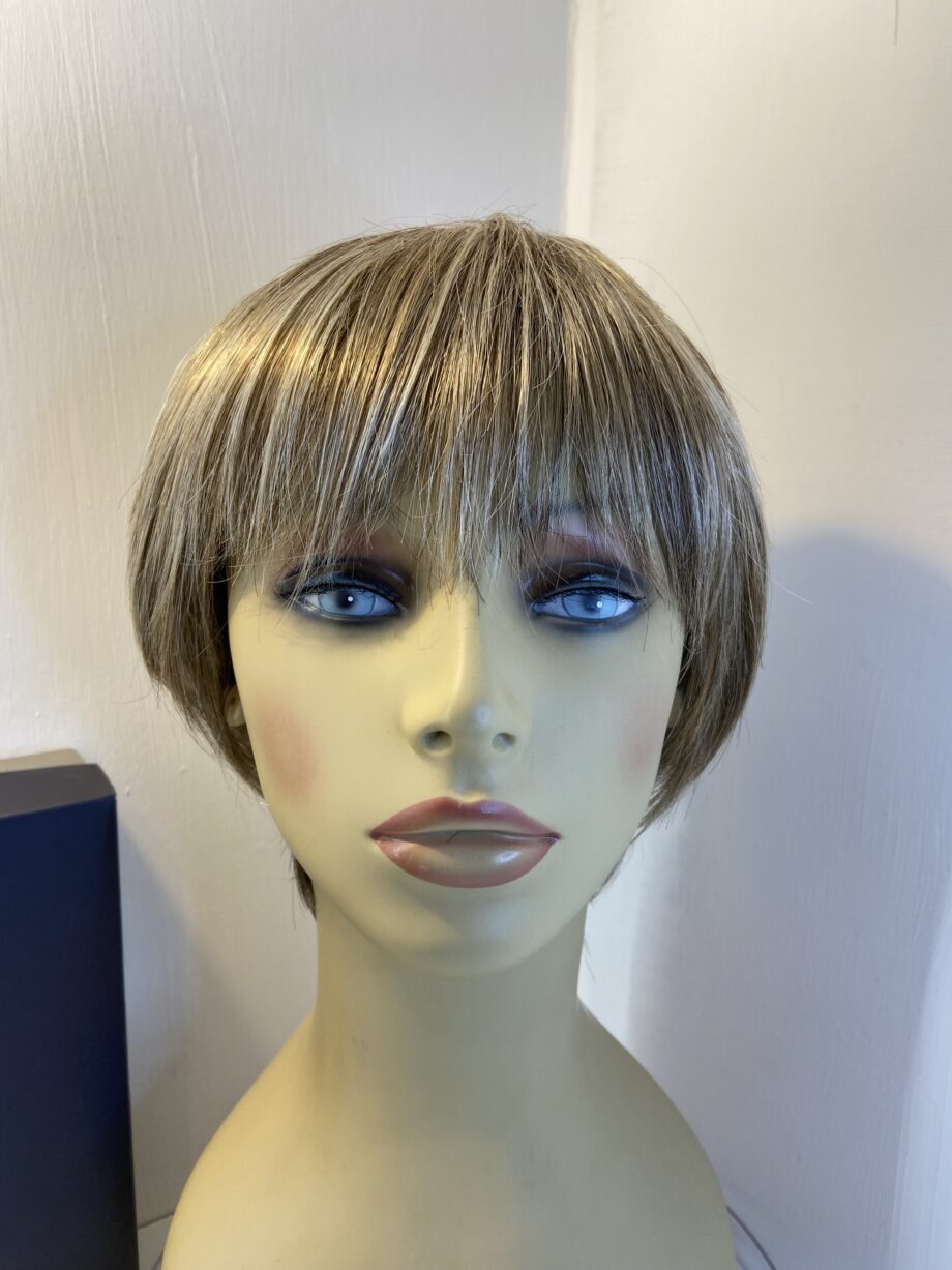 Blonde boxed designer wig. Bblss459