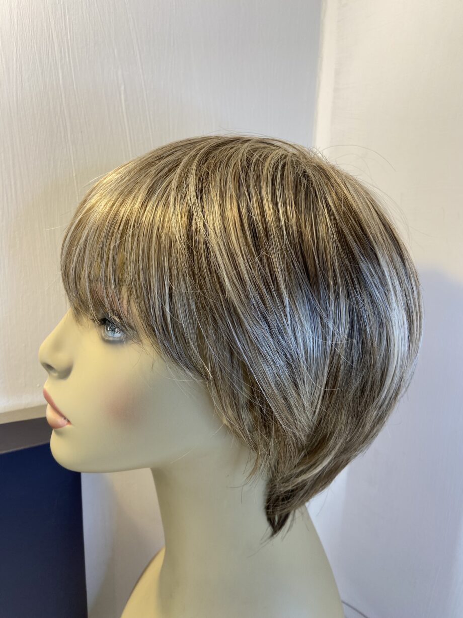Blonde boxed designer wig. Bblss459