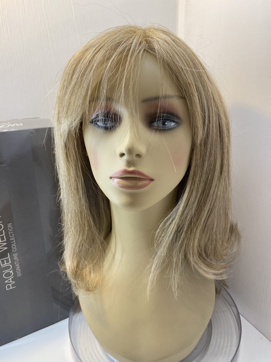 Long pale golden honey wig. Bbllw464