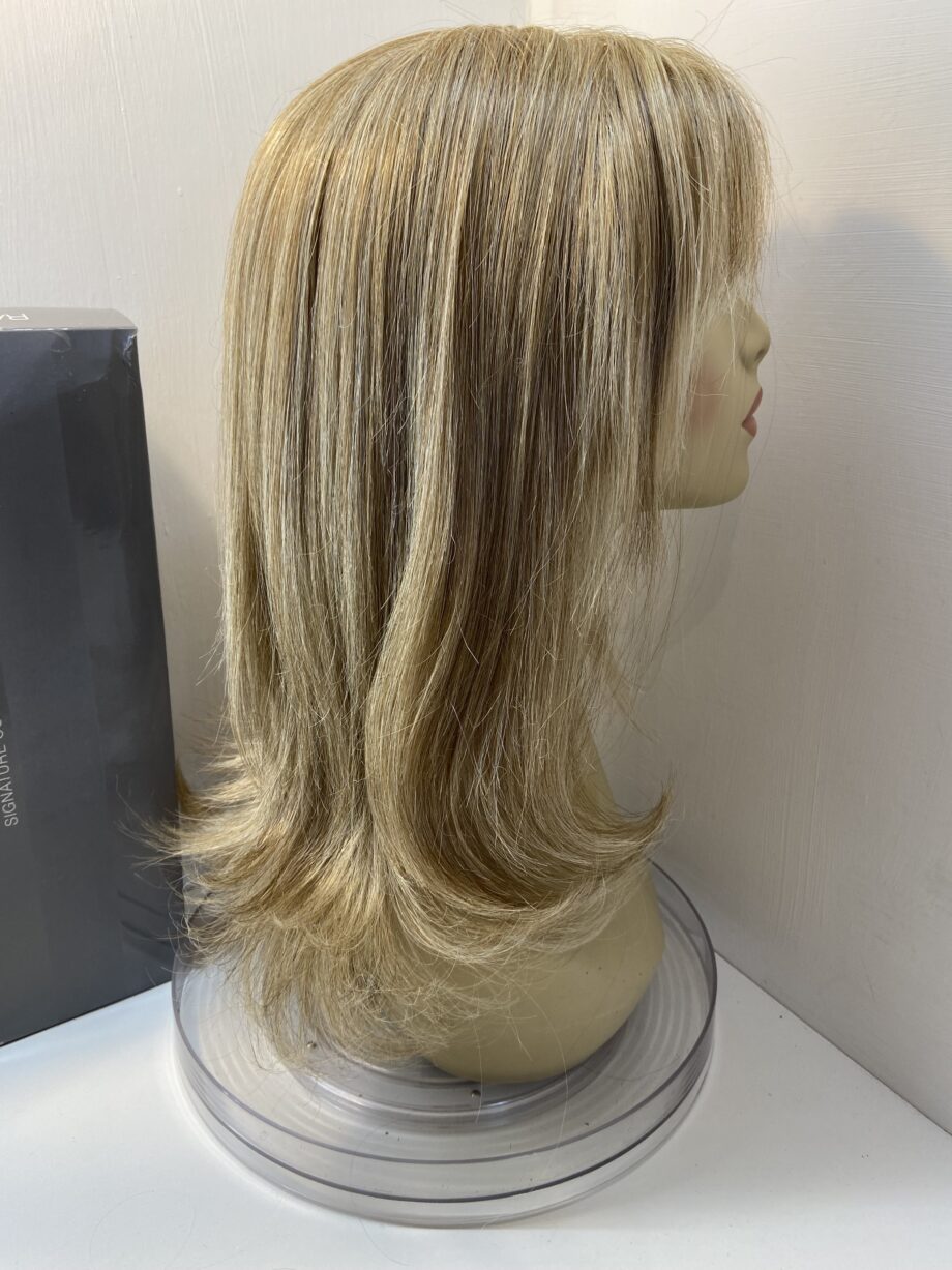 Long pale golden honey wig. Bbllw464