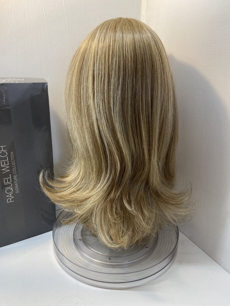 Long pale golden honey wig. Bbllw464