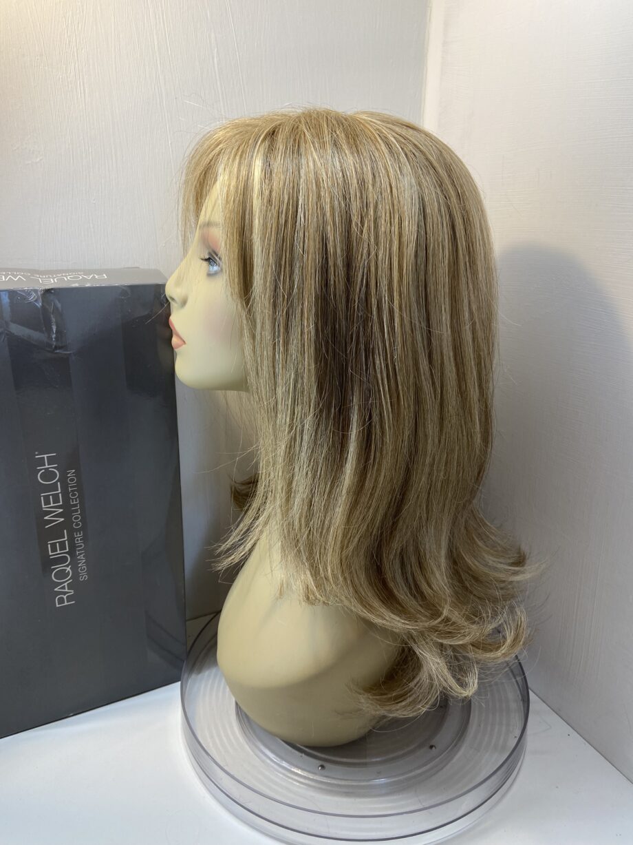 Long pale golden honey wig. Bbllw464