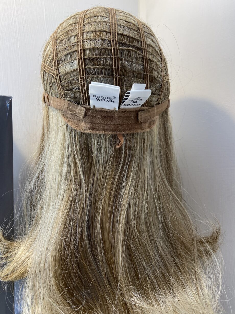 Long pale golden honey wig. Bbllw464