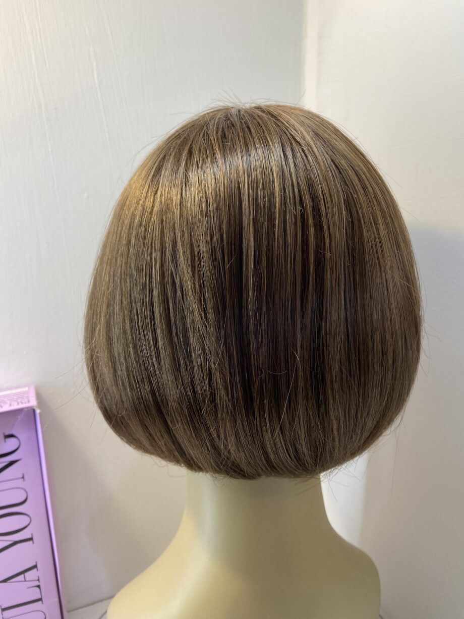 Shiny brown sleek wig. Bbrss465