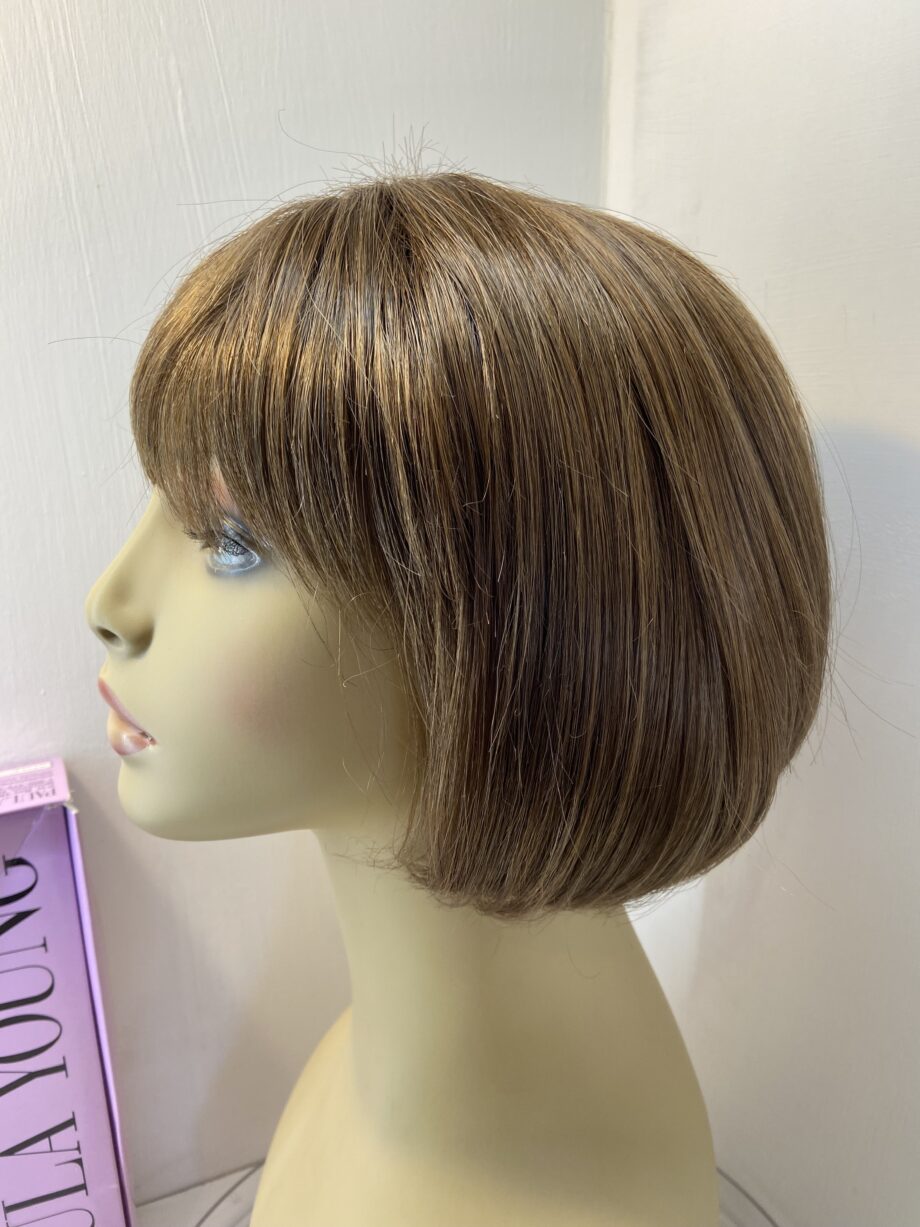 Shiny brown sleek wig. Bbrss465