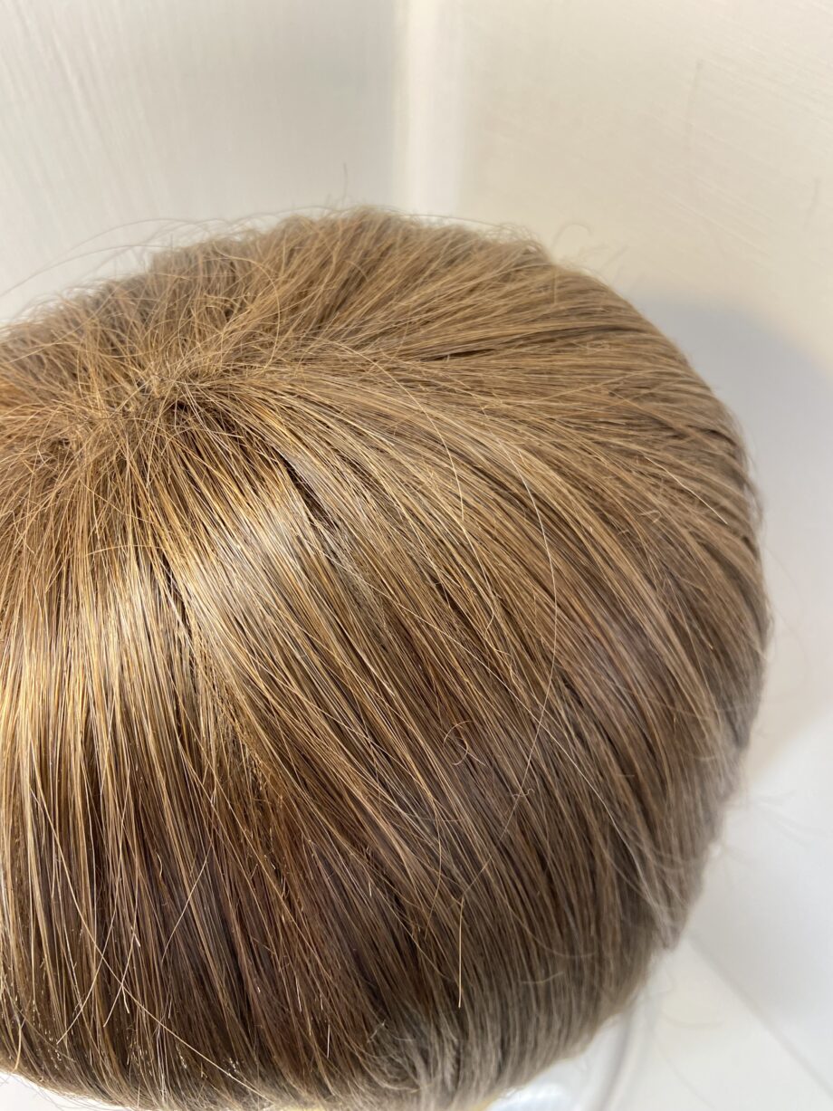 Shiny brown sleek wig. Bbrss465