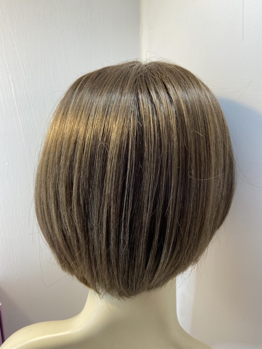 Shiny brown designer wig. Bbrss466