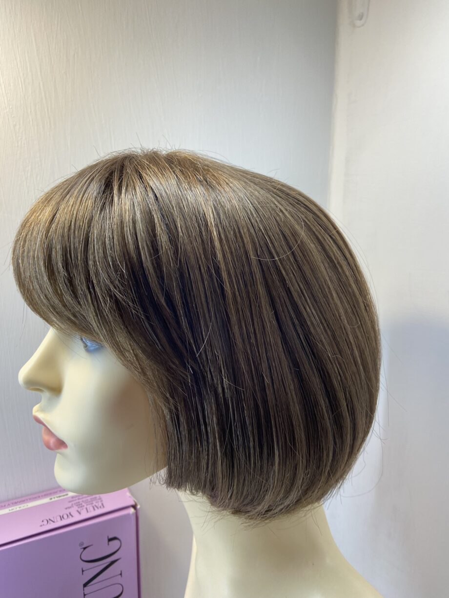 Shiny brown designer wig. Bbrss466