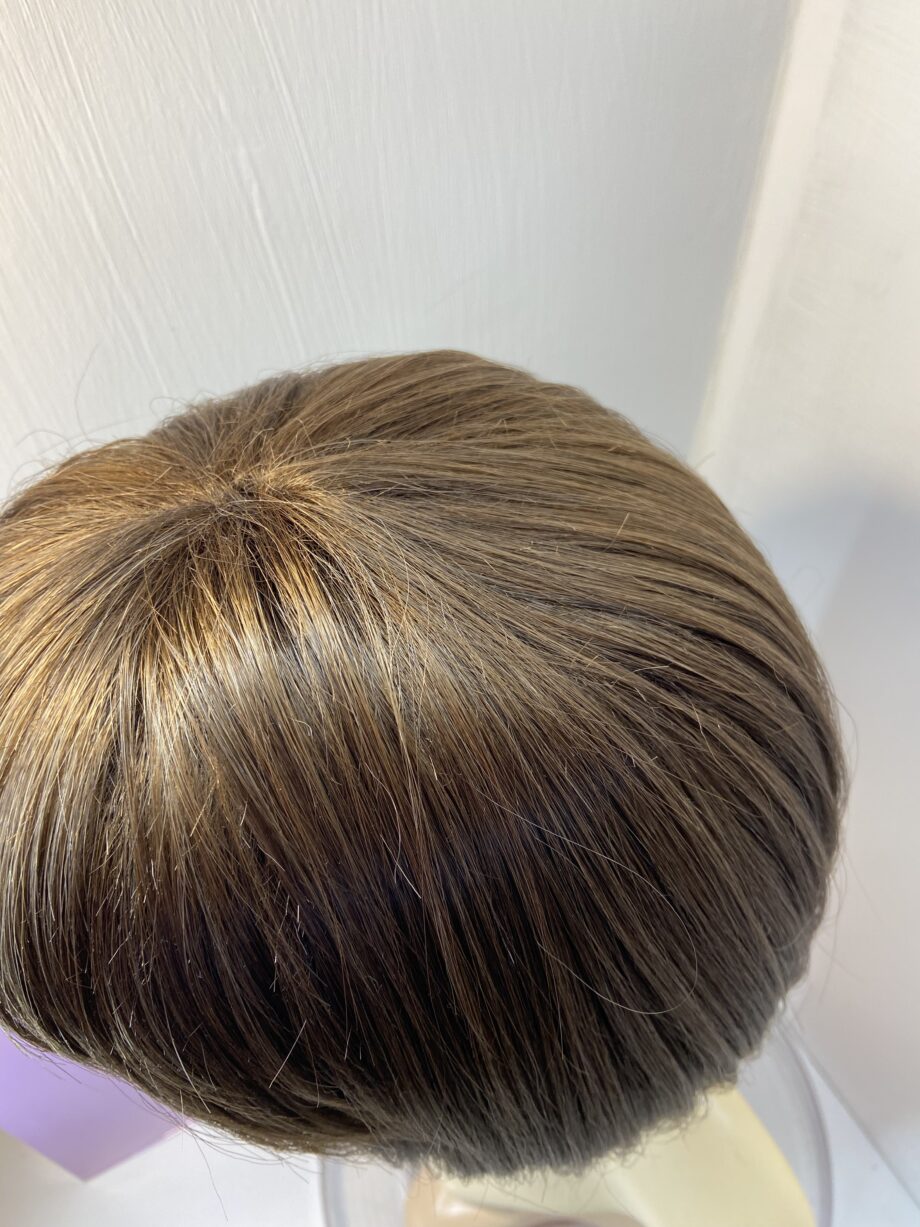 Shiny brown designer wig. Bbrss466
