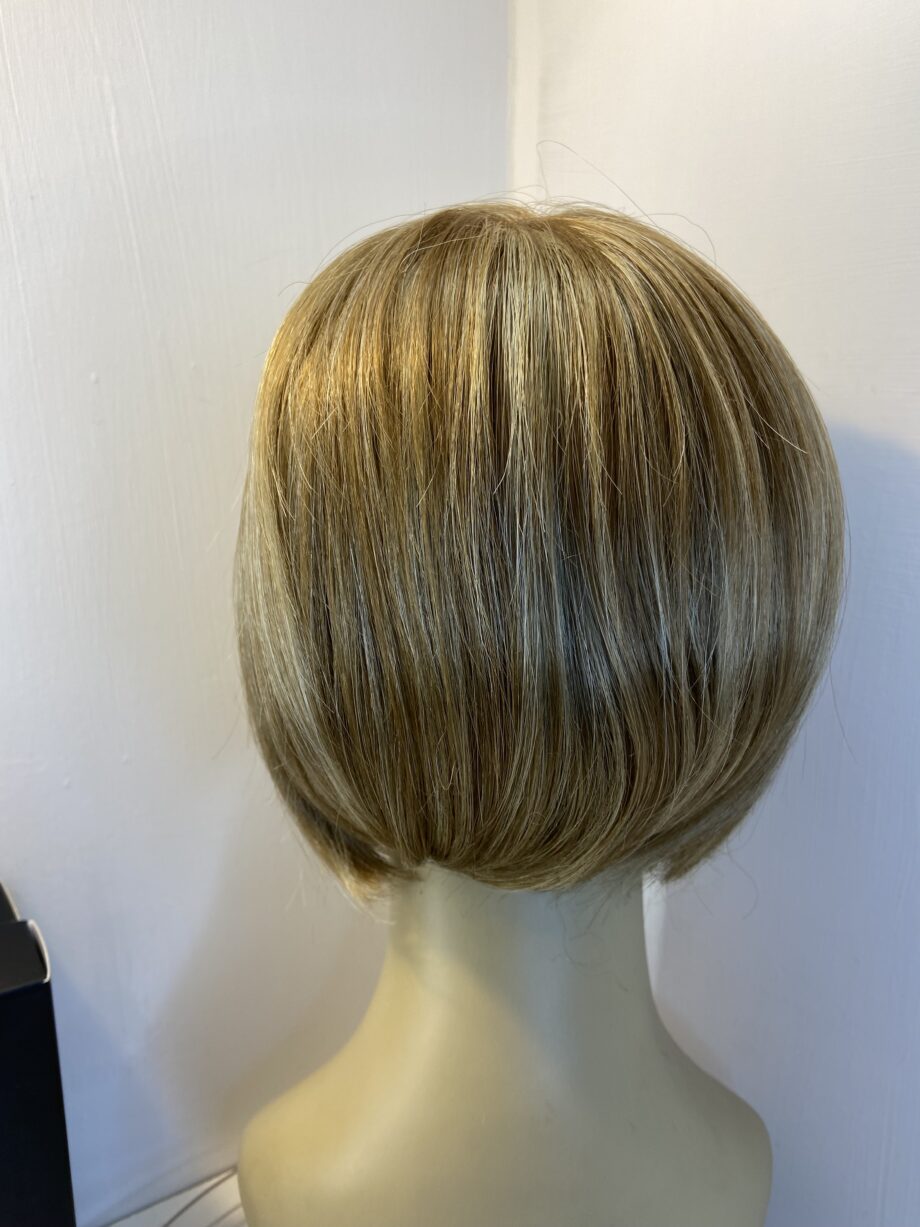 New premium quality sentoo collection blonde wig. Bbrss469