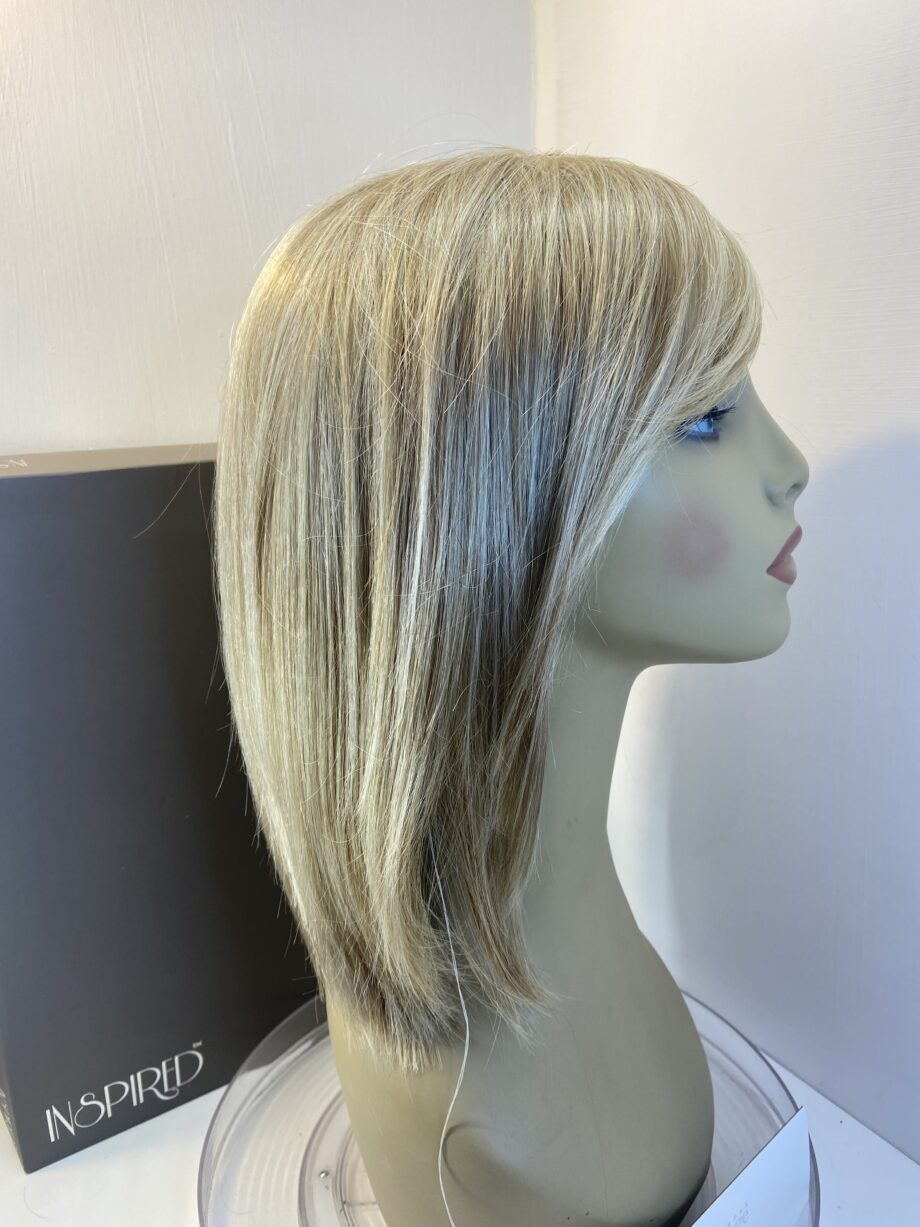 New blonde long wig. Bblls472