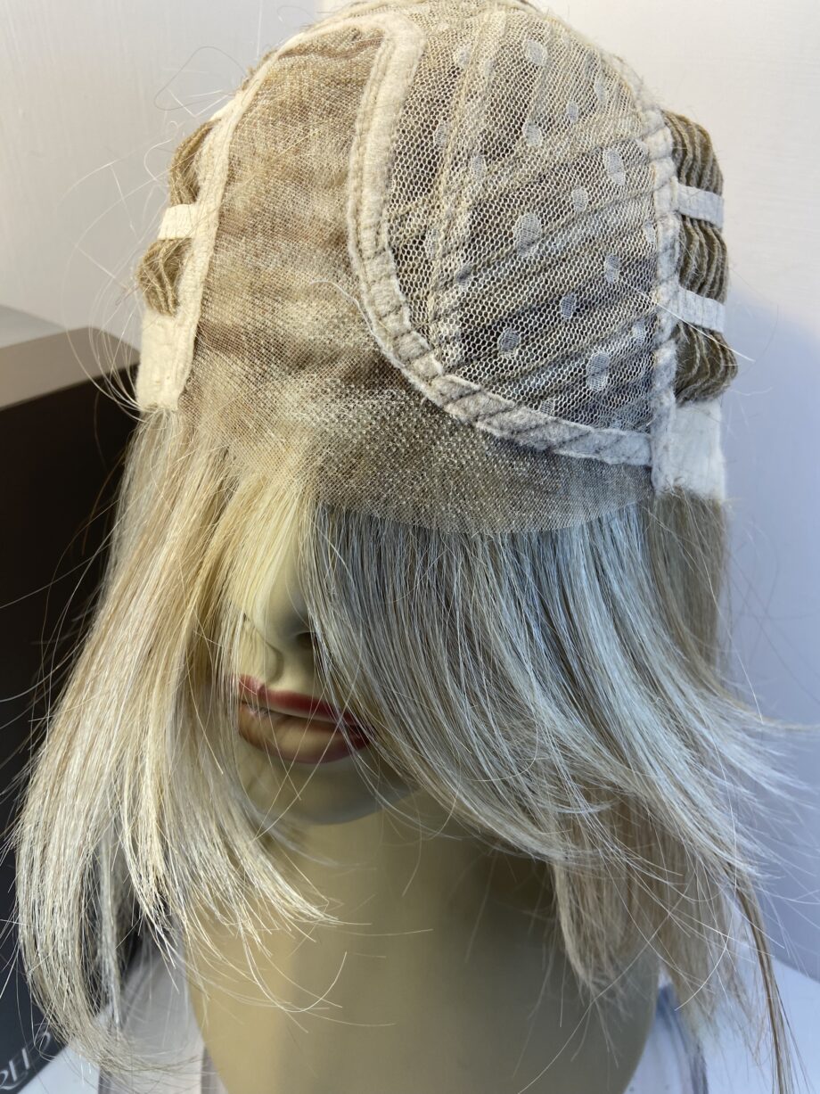 New blonde long wig. Bblls472