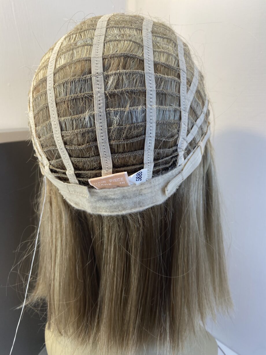 New blonde long wig. Bblls472
