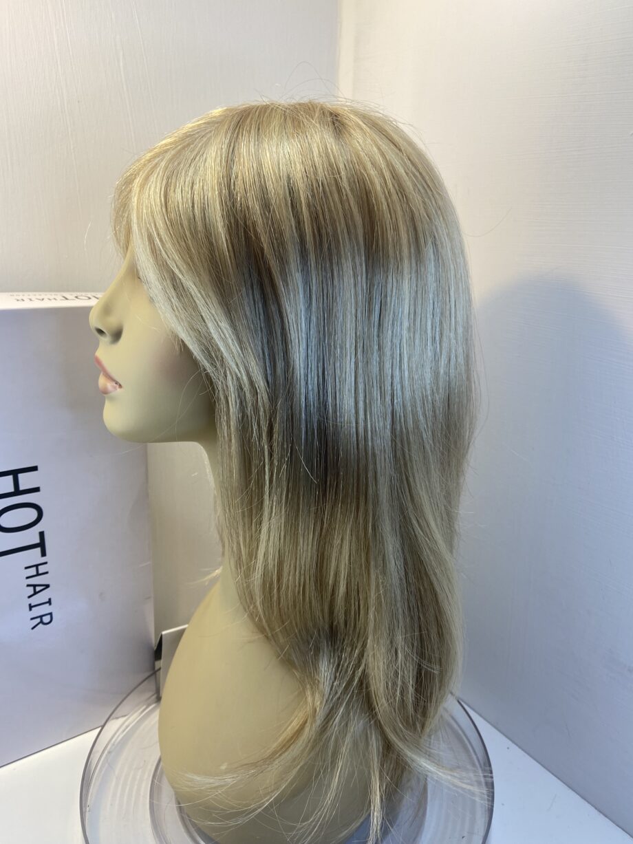 New blonde Hothair wig. Bblls473