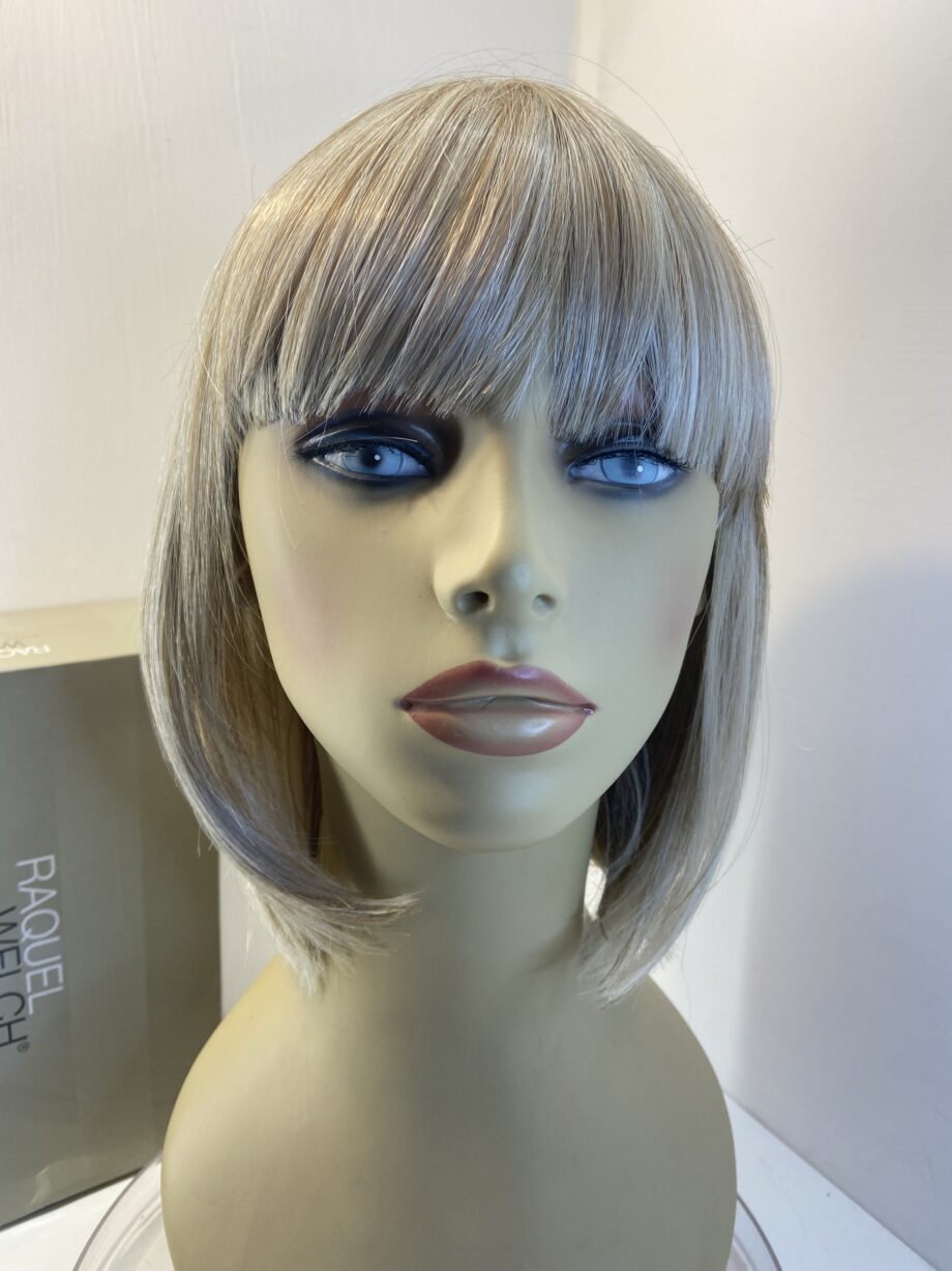 Raquel Welch blonde boxed wig. Bblls475