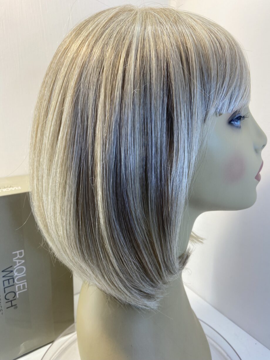 Raquel Welch blonde boxed wig. Bblls475