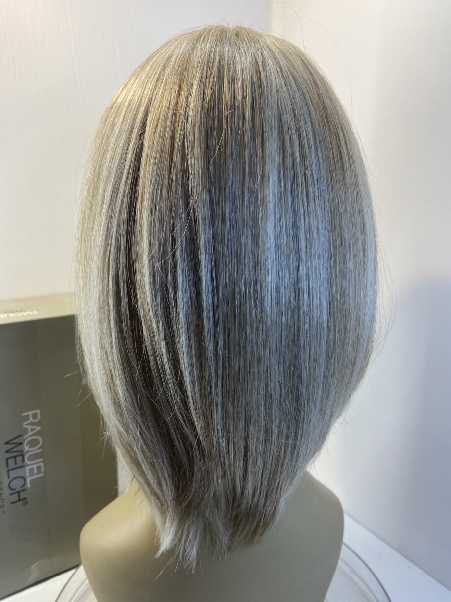 Raquel Welch blonde boxed wig. Bblls475