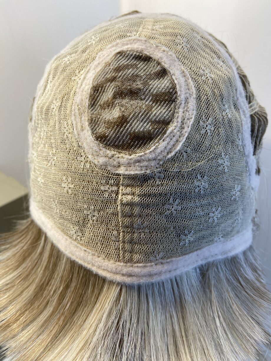 Raquel Welch blonde boxed wig. Bblls475