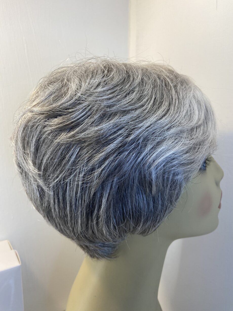 Boxed silver stone sentoo collection wig. Bgsw476