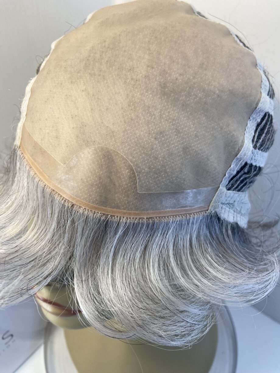 Boxed silver stone sentoo collection wig. Bgsw476