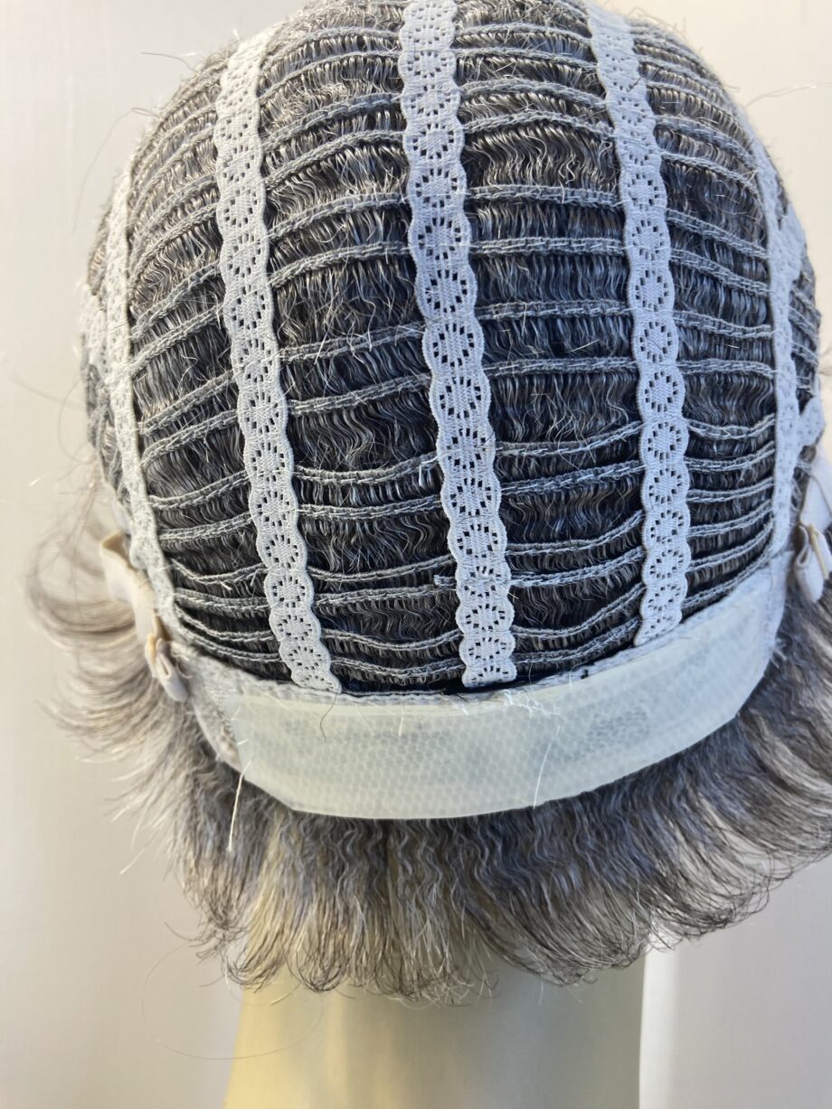 Boxed silver stone sentoo collection wig. Bgsw476
