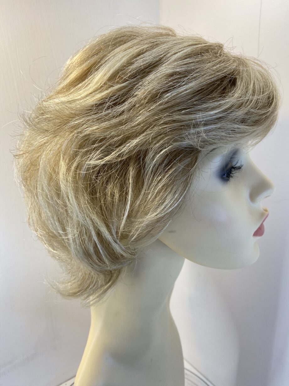 Stunning new Raquel Welch wig. Blmw524