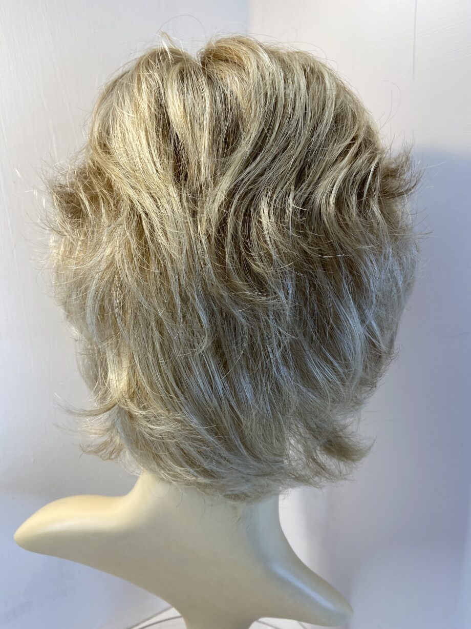 Stunning new Raquel Welch wig. Blmw524