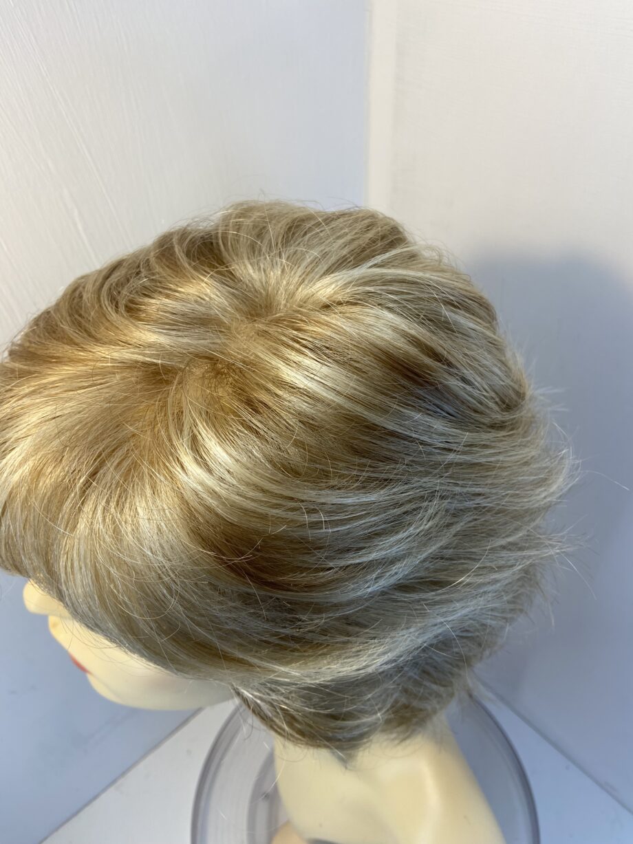Stunning new Raquel Welch wig. Blmw524
