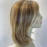 Highlighted honey blonde mid length wig. Blms526