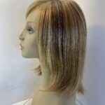 Highlighted honey blonde mid length wig. Blms526