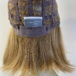 Highlighted honey blonde mid length wig. Blms526