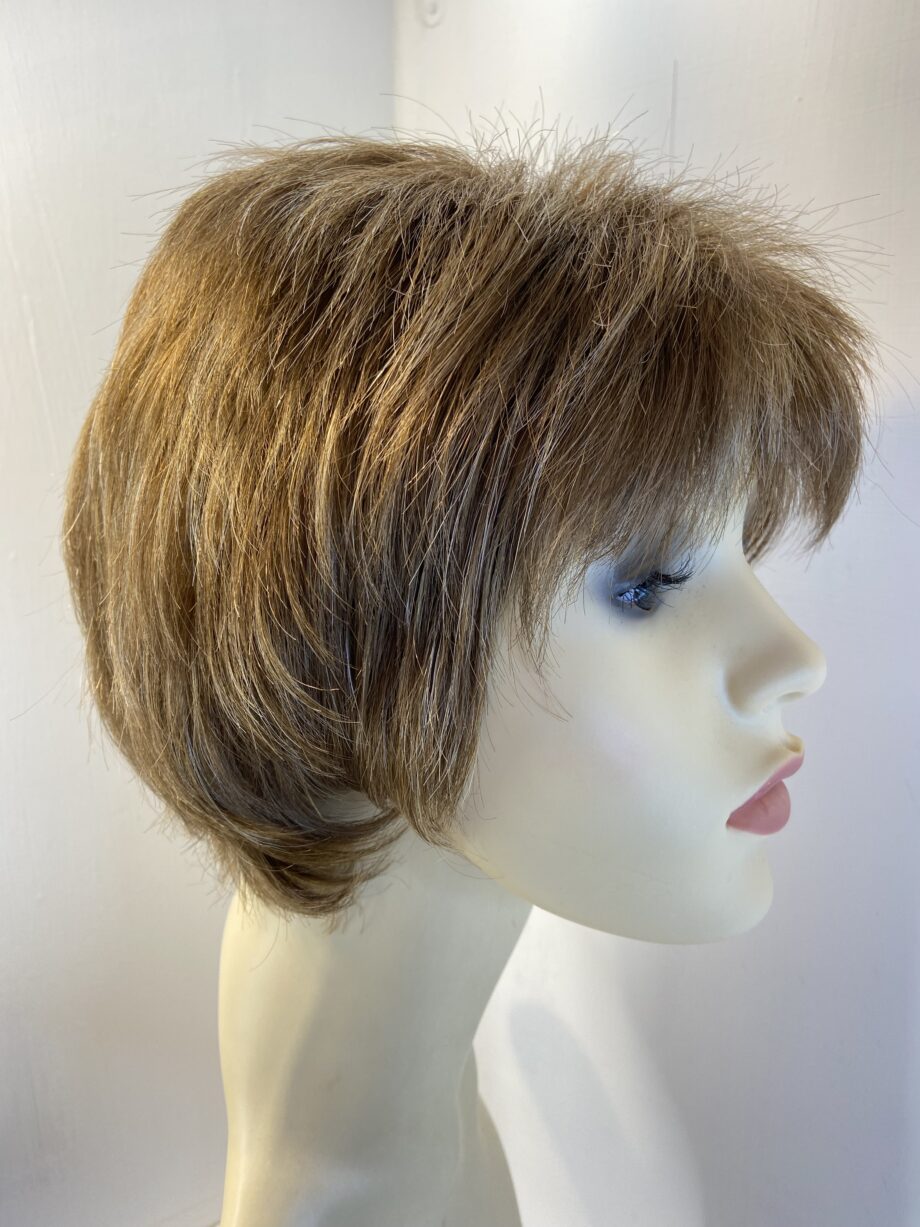 Rene of Paris brown short wig. Bbrss475