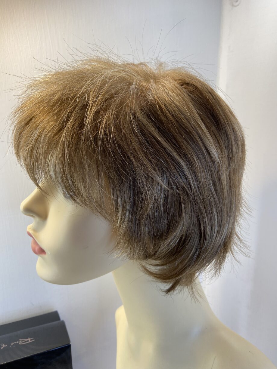 Rene of Paris brown short wig. Bbrss475