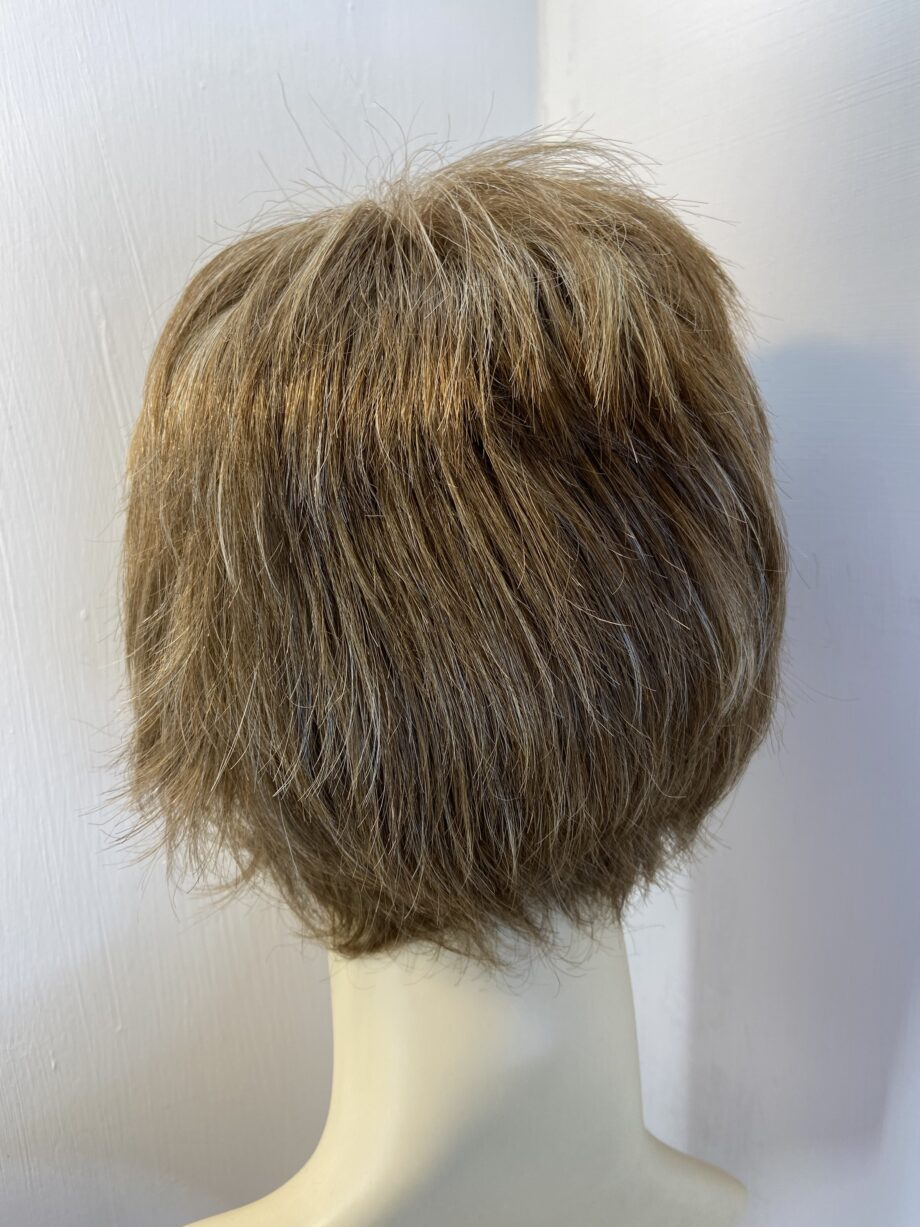 Rene of Paris brown short wig. Bbrss475