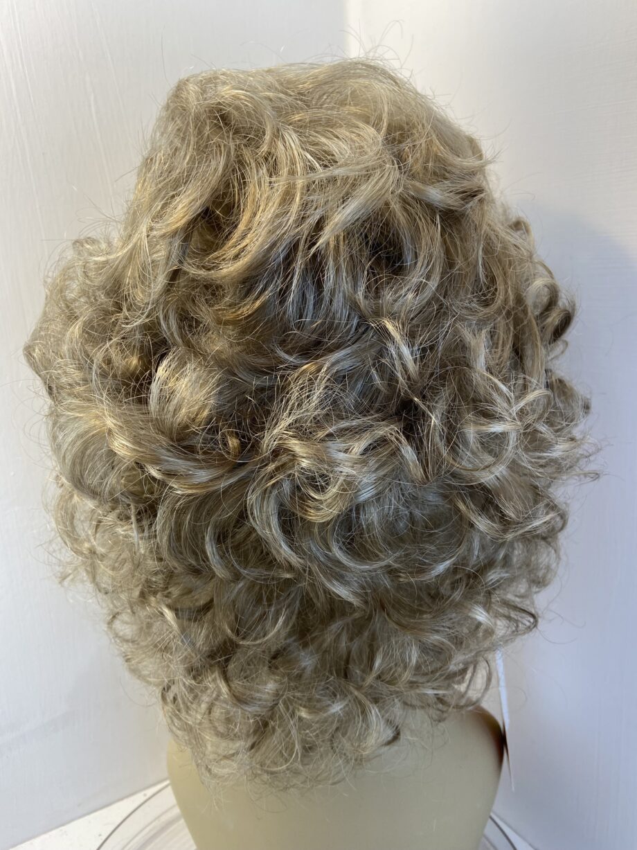New Blonde long curly designer boxed wig. Bbllc476