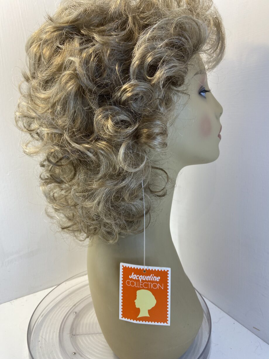 New Blonde long curly designer boxed wig. Bbllc476