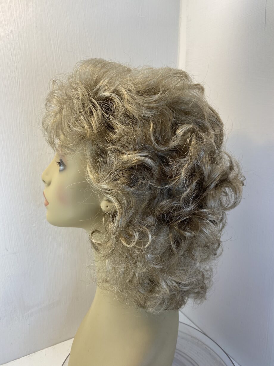 New Blonde long curly designer boxed wig. Bbllc476