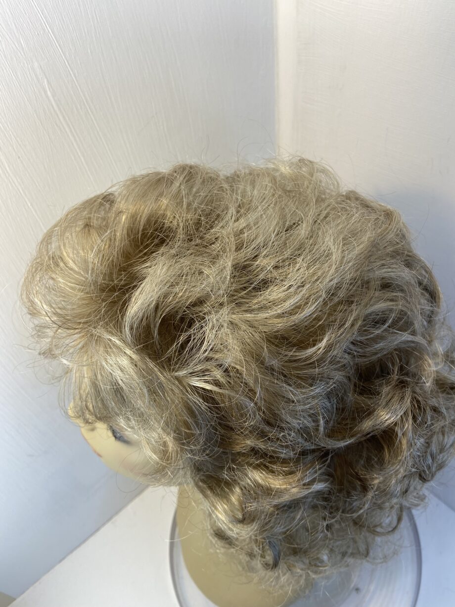 New Blonde long curly designer boxed wig. Bbllc476
