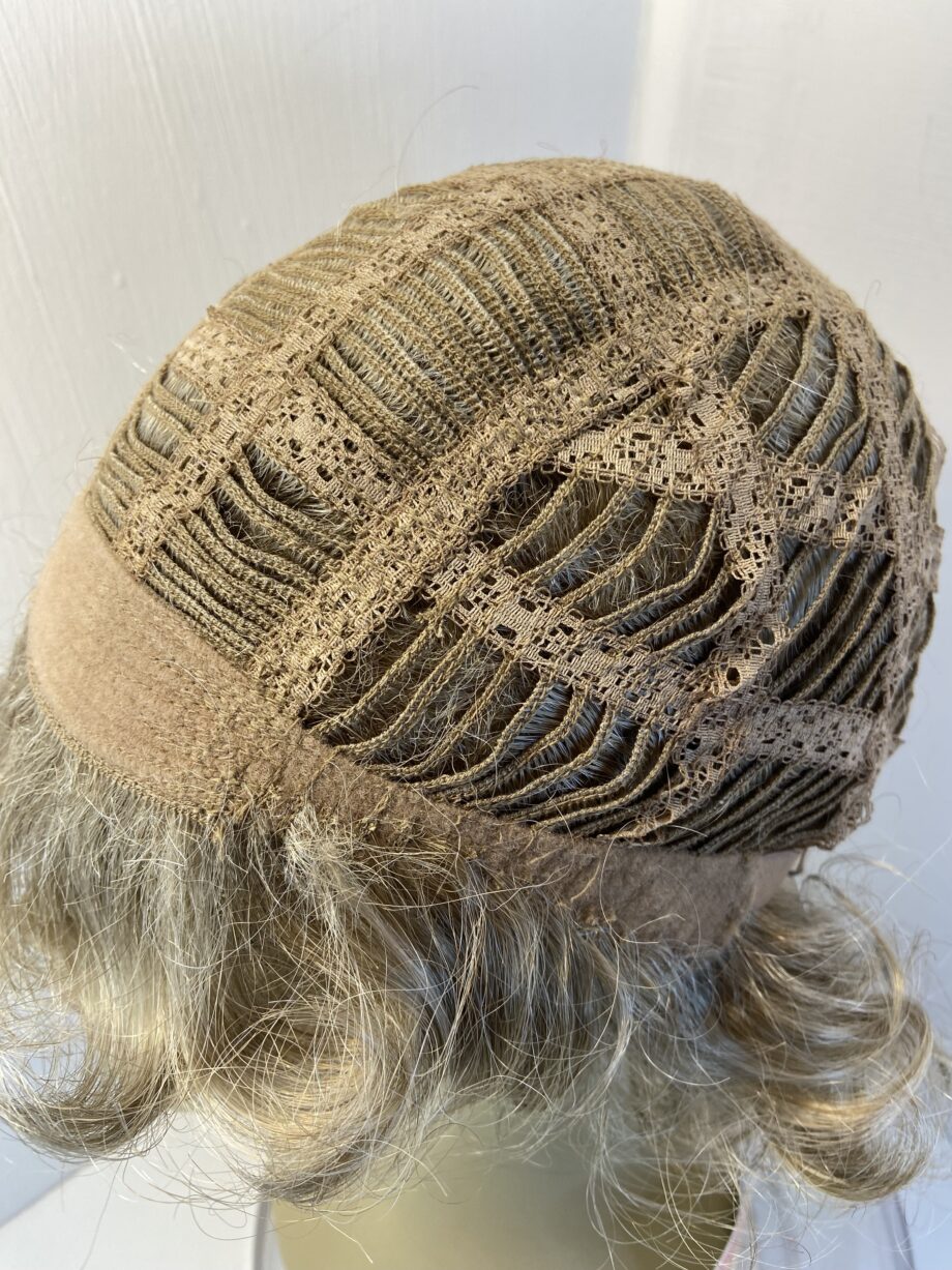New Blonde long curly designer boxed wig. Bbllc476