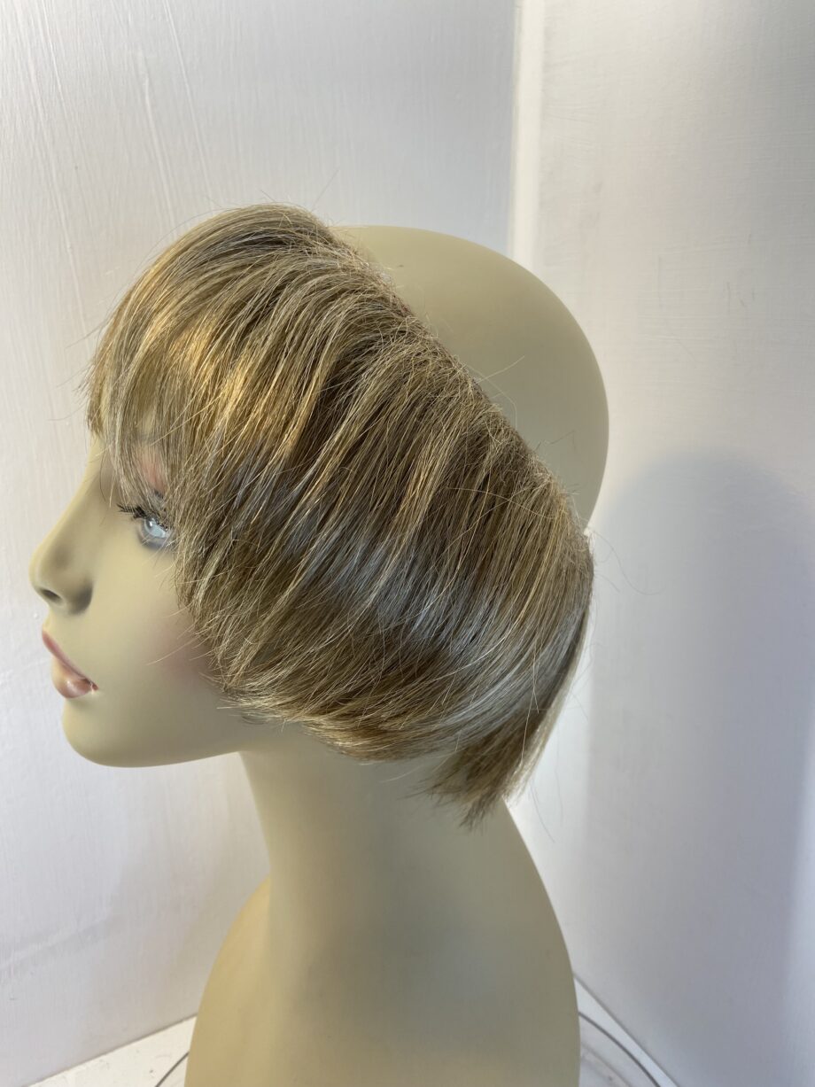 Hair piece. 105