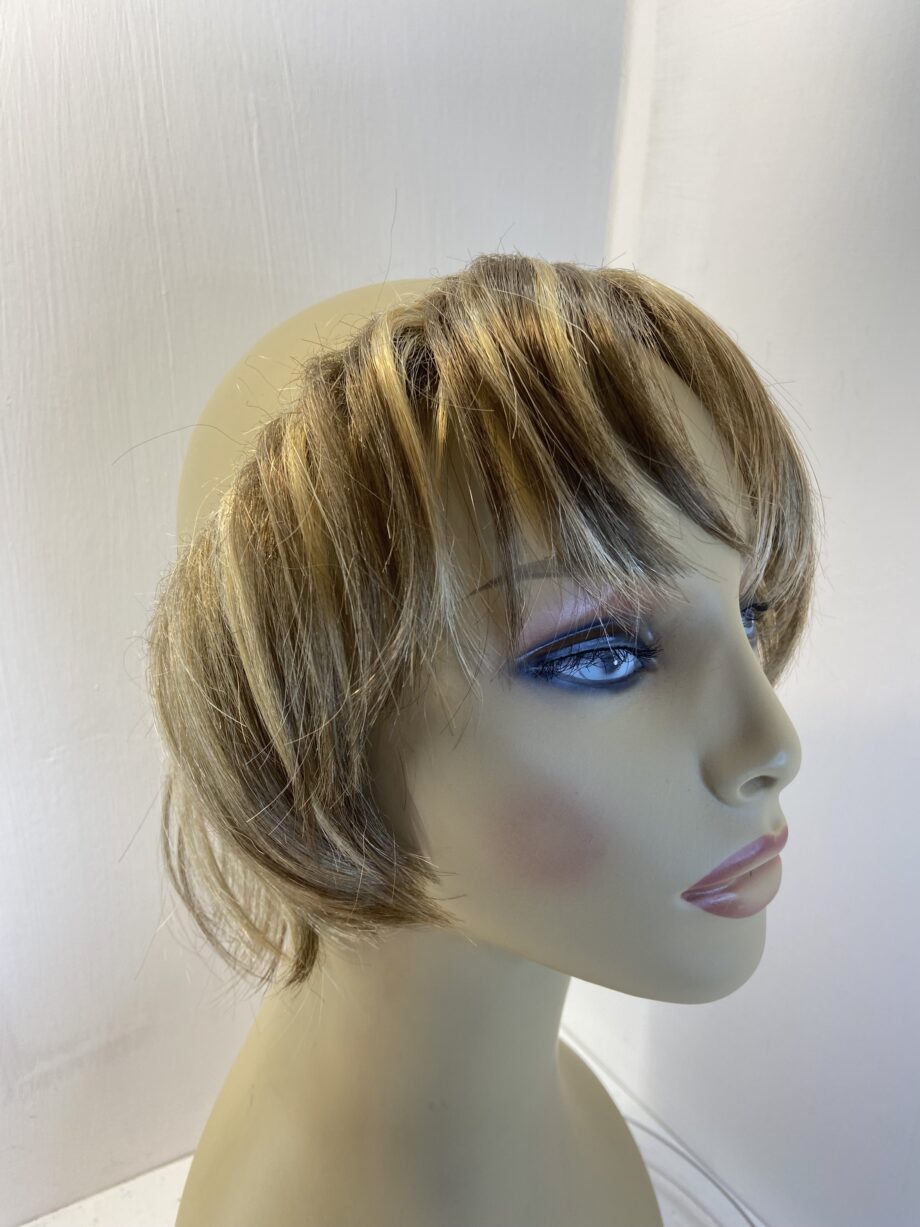 Hair piece. 105