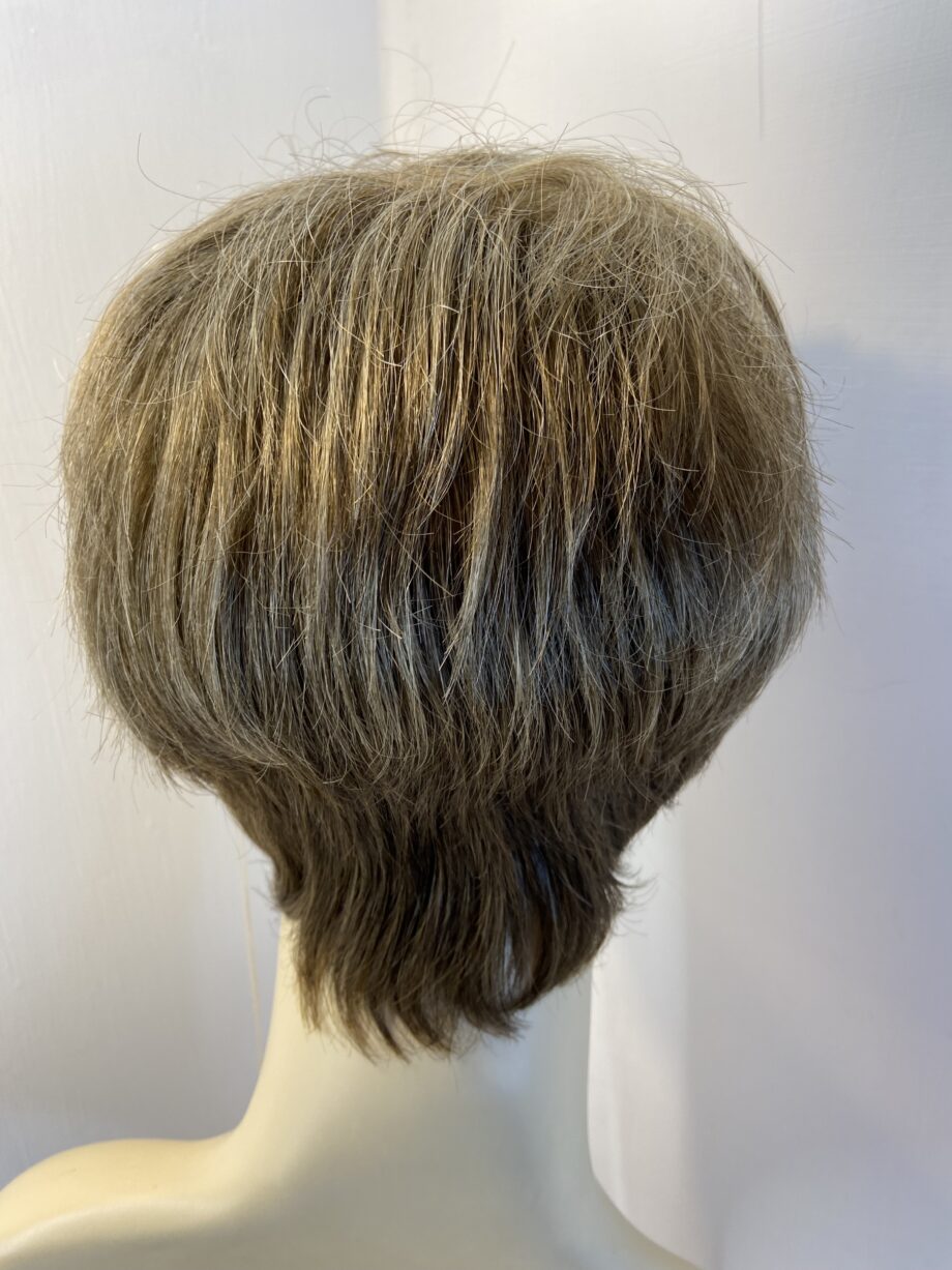 Light brown/ blonde. Blss314