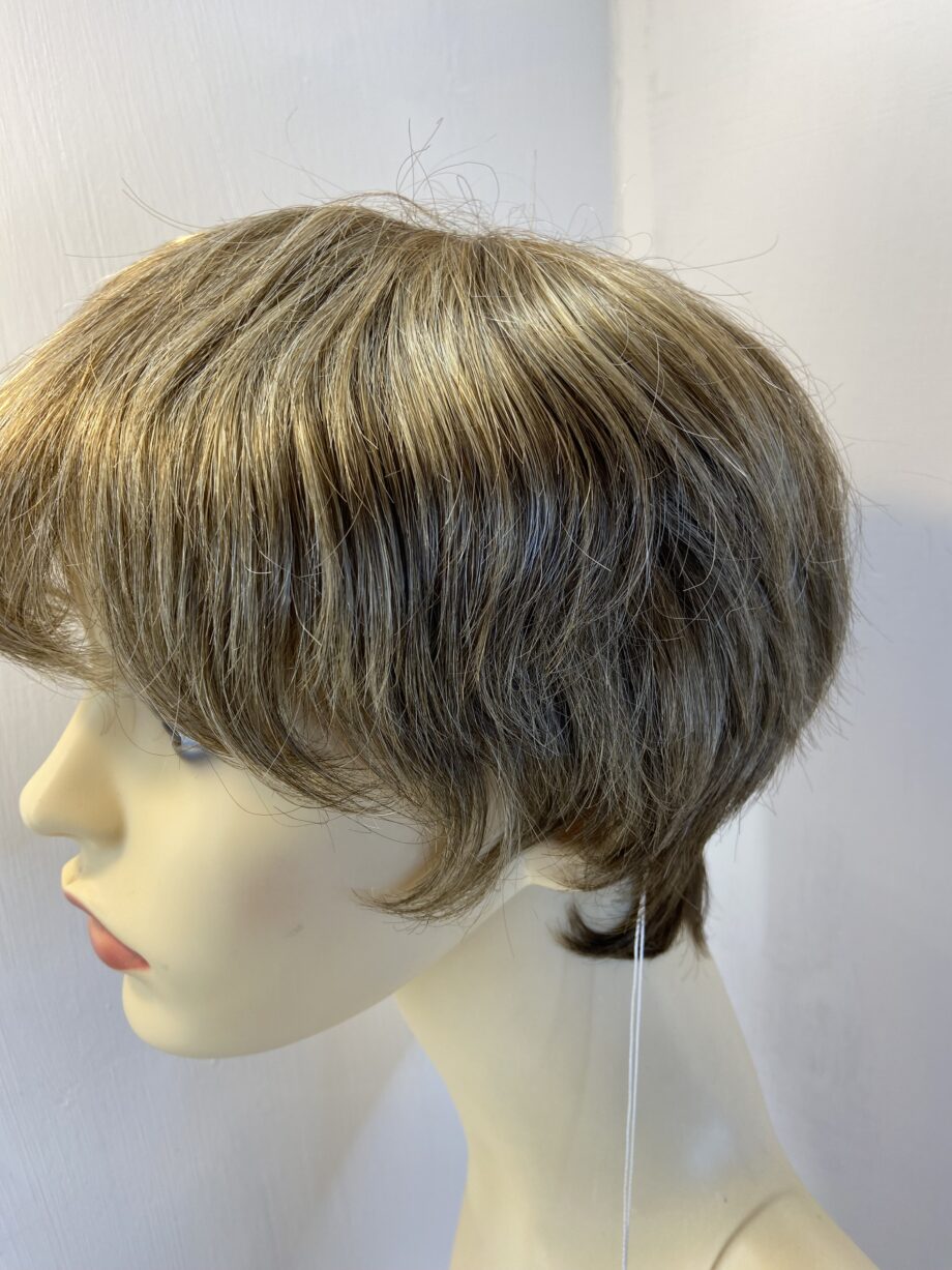 Light brown/ blonde. Blss314