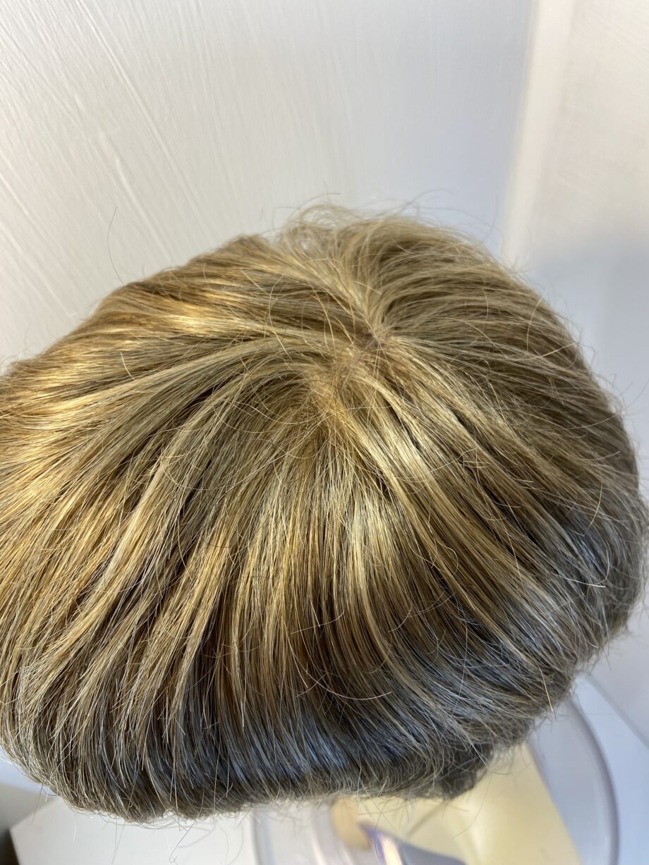 Light brown/ blonde. Blss314