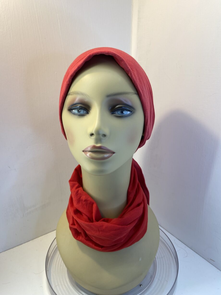 Red headwear and scarf. 112