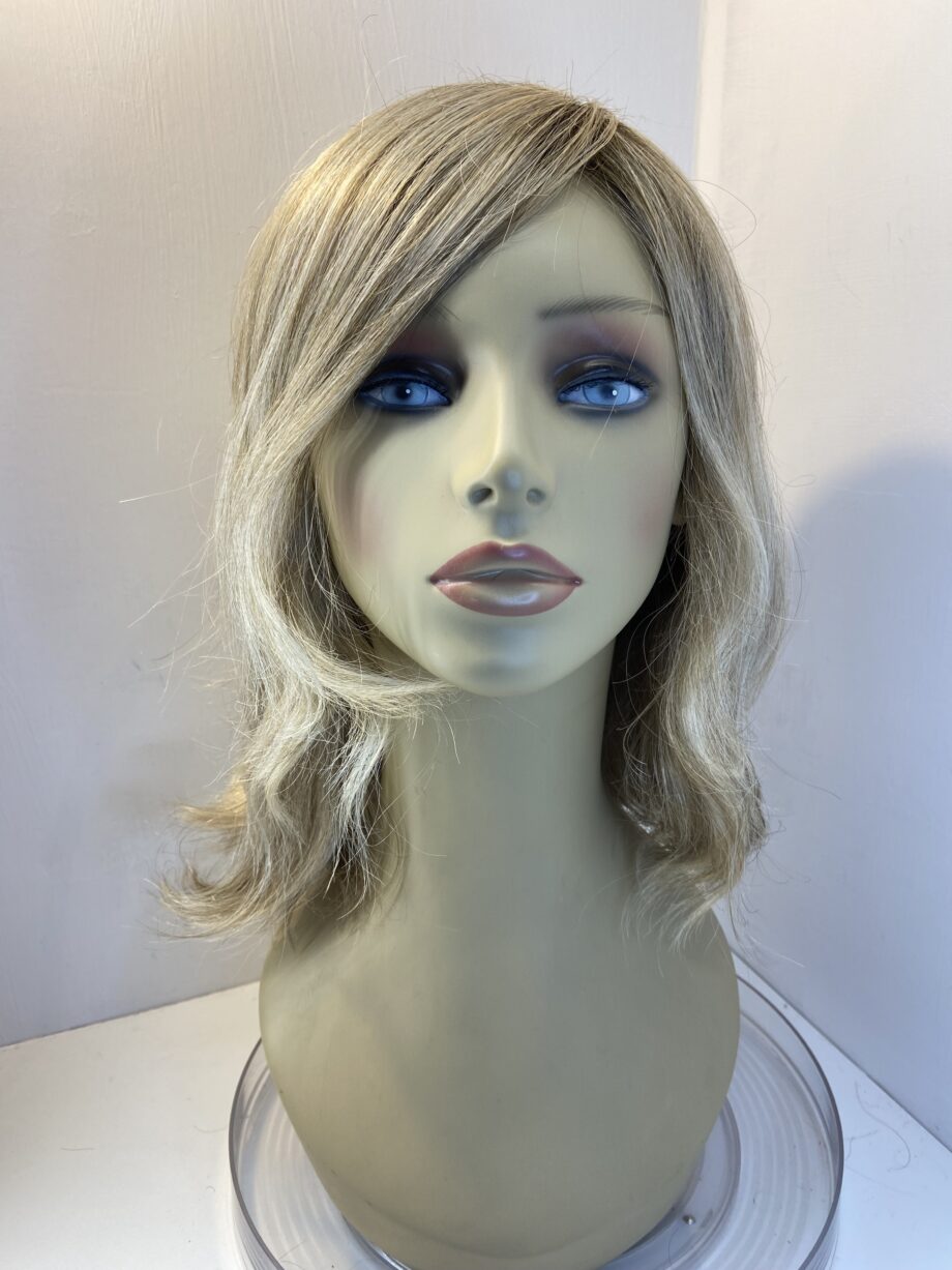 Blonde mid length wig. Blms614