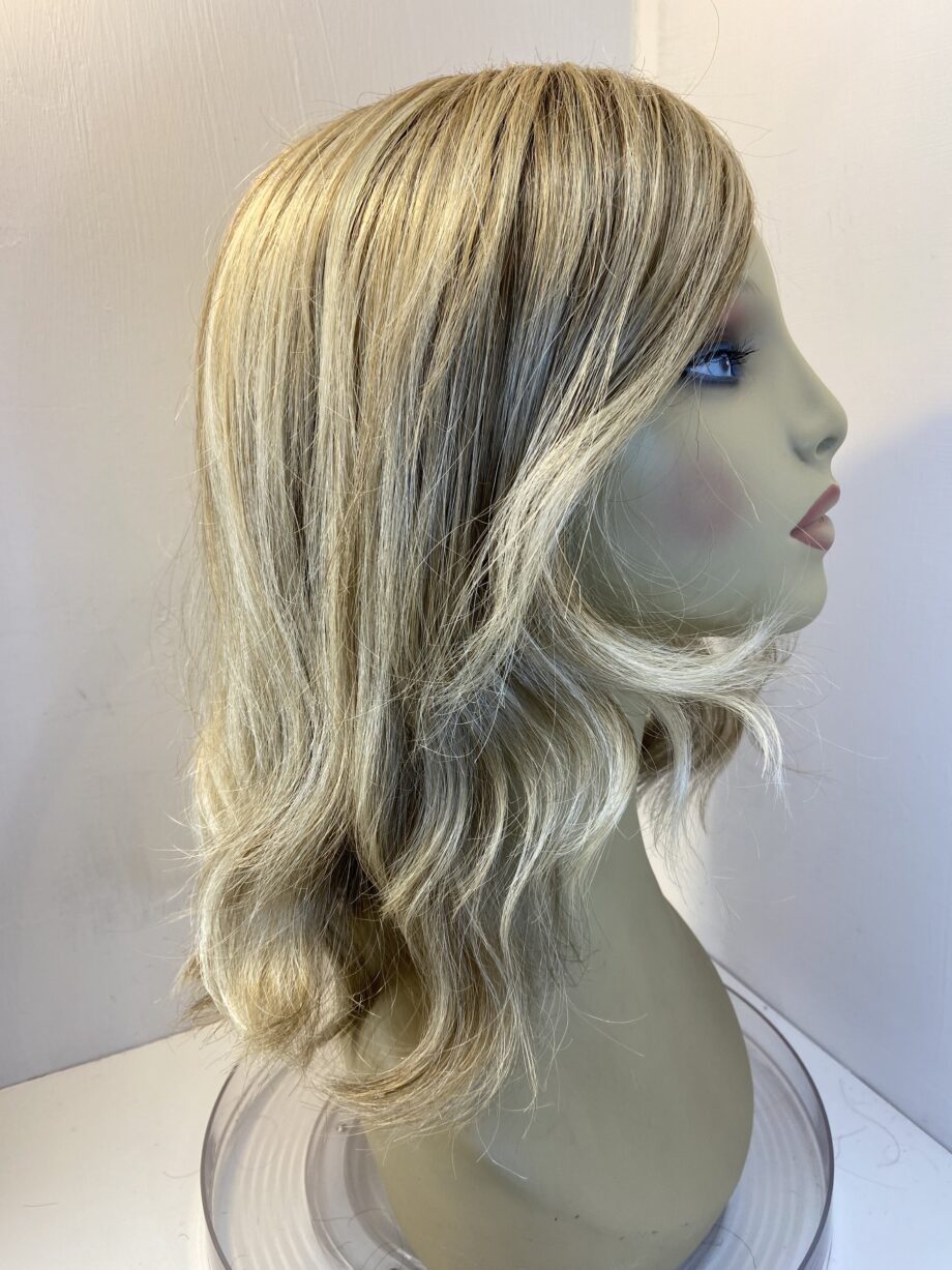 Blonde mid length wig. Blms614