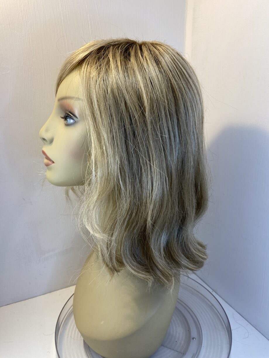 Blonde mid length wig. Blms614